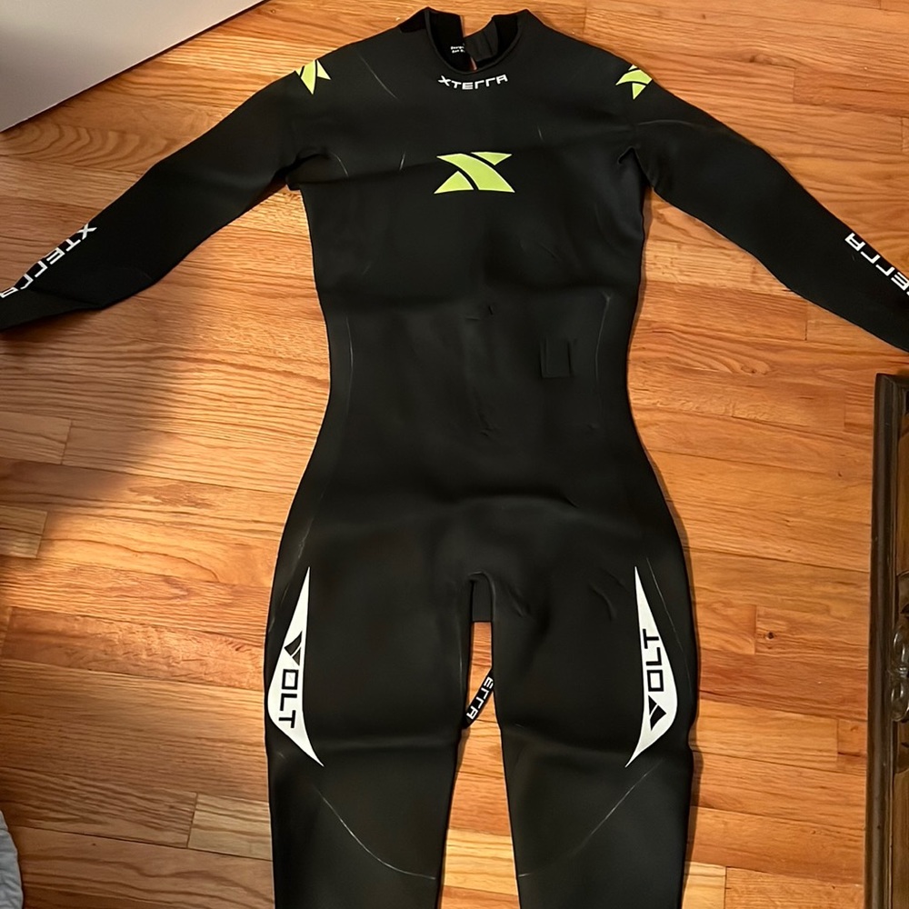 Large xterra volt wet suit. New without tags. No holes.
